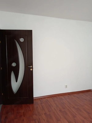 Vând apartament cu 2 camere ,cu balcon, parter, 48mp, fără boxă , PRECISTA , 65000 , preț negociabil - imagine 4