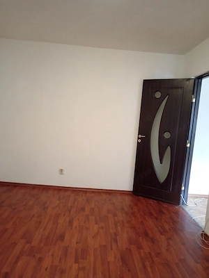 Vând apartament cu 2 camere ,cu balcon, parter, 48mp, fără boxă , PRECISTA , 65000 , preț negociabil - imagine 6