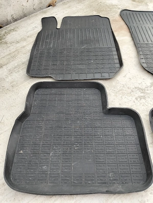 Covorase auto din cauciuc universale cu bordură 3cm - imagine 3