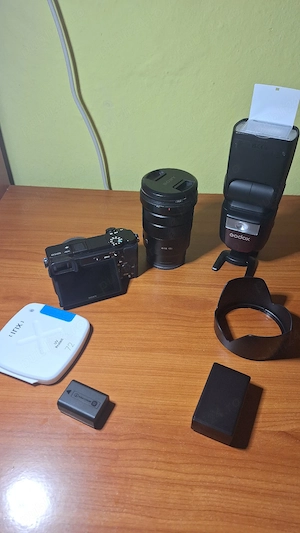 Sony A6400 + 18-105mm F4 G OSS + Godox V860III-S - Kit complet foto - imagine 2