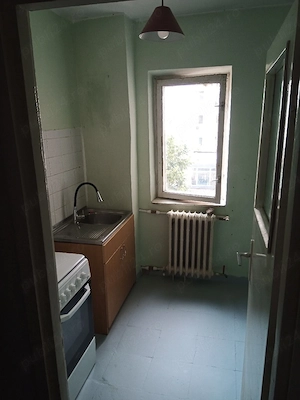 vând apartament trei camere Gheorghe Lazăr