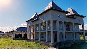 Casă de 301 mp, cu teren de 1.700 mp – central, Dărmănești - imagine 3
