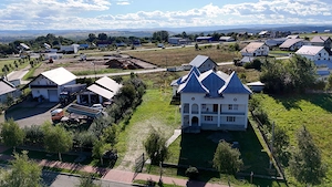 Casă de 301 mp, cu teren de 1.700 mp – central, Dărmănești - imagine 19