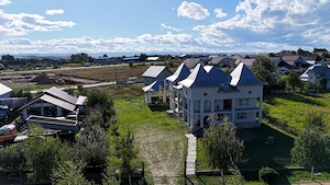 Casă de 301 mp, cu teren de 1.700 mp – central, Dărmănești - imagine 18