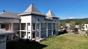 Casă de 301 mp, cu teren de 1.700 mp – central, Dărmănești - imagine 17
