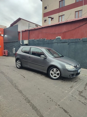 vând schimb cu ceva in 4 uși golf 5 19 diesel  - imagine 2