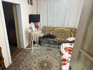 Bună ziua ! Vând casă in Deta ! 2 dormitoare  o bucătărie  baie  o mică sufragerie  si teren 750 mp! - imagine 5