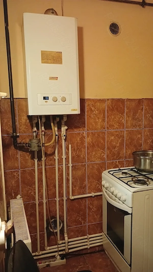 Pe Str.Luminisului,vand garsoniera confort1,parter cu balcon si beci, are microcentrala, termopane. - imagine 6