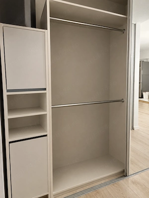 Dressing living cu 4  usi culisante +  rafturi (