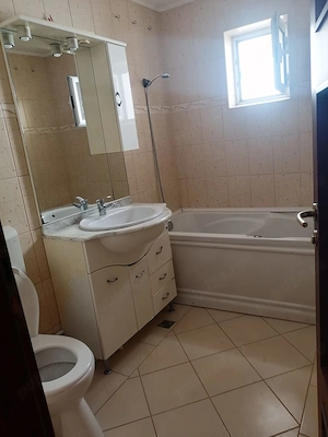 Inchiriez apartament decomandat cu 2 camere zona Kaufland(ultimul leu) - imagine 2