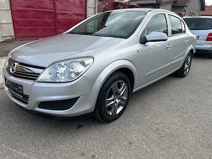 Opel Astra 1.6 Benzina 116 Cp an 2009  Sedan