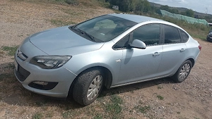 Opel Astra J berlina, 1.6 CDTI - imagine 3