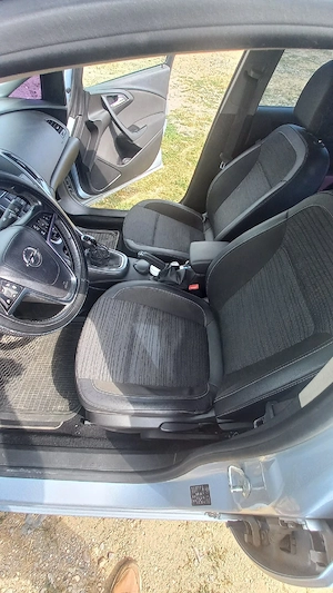 Opel Astra J berlina, 1.6 CDTI - imagine 6