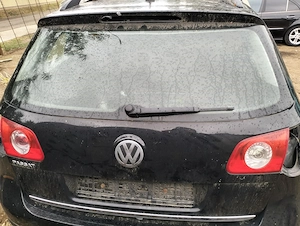 dezmembrez passat b6