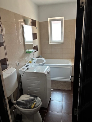 Proprietar , închiriez apartament 2 camere, Tractoru   strada Ioan Popasu - imagine 2