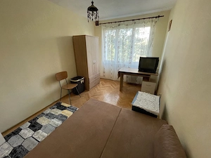 închiriez camera in apartament 