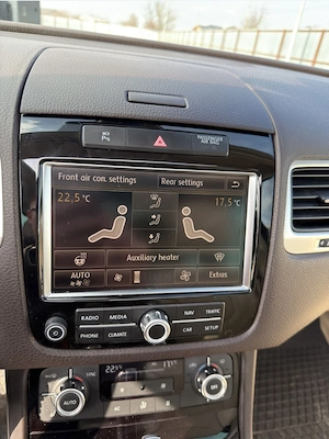 VW Touareg 3.0 245 CP - imagine 10