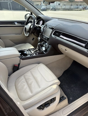 VW Touareg 3.0 245 CP - imagine 8