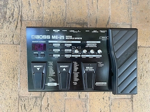 procesor efecte chitara Boss ME-25