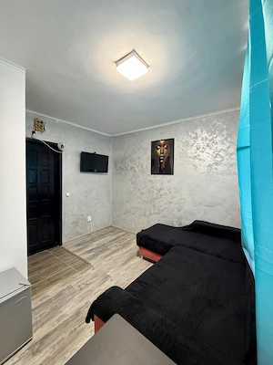 Garsoniera cu baie proprie, etaj 3 din 4, mobilata si utilata - imagine 2