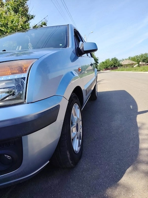 Vând Ford Fusion