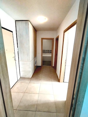 Vând apartament 2 camere Tractorul - imagine 4