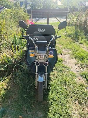 Ofer spre vânzare un triciclul electric foarte bun, are 2300 kilometri și are autonomie de 40 kilome