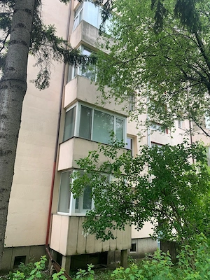 Vând apartament cu 2 camere in Brasov pe strada Alea Lăcrămioarelor. 
