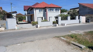 Casa de vanzare la podari