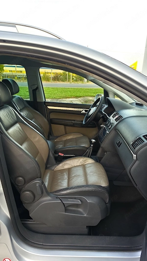 VW Touran 2.0 Diesel 140 Cai 7 locuri - imagine 5