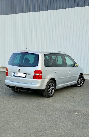 VW Touran 2.0 Diesel 140 Cai 7 locuri - imagine 4