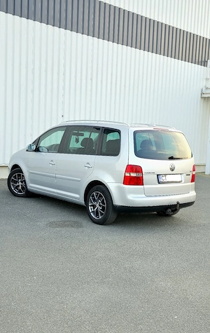 VW Touran 2.0 Diesel 140 Cai 7 locuri - imagine 2