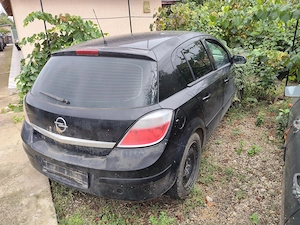 Dezmembrez Opel Astra h - imagine 2