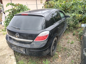 Dezmembrez Opel Astra h - imagine 3