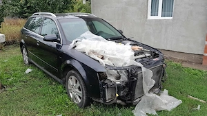 Dezmembrez Audi A4,B6 2003,4x4, 2.5 - imagine 4