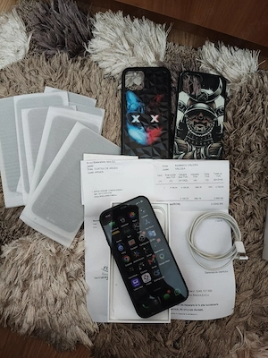iPhone 12 + 8 Folii sticla privacy + 3 huse
