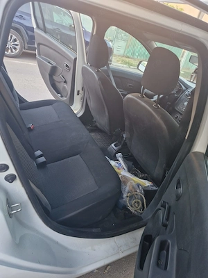Logan MCV 1.2 benzina 64000 km reali an 2016 primul proprietar - imagine 8