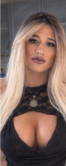 transsexual 25 years old Come to me, I'll kiss you. 