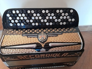 Acordeon cu butoane