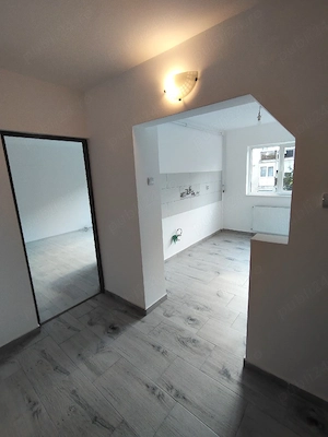 Vând apartament 2 camere, micro 16, etaj 2 - imagine 4
