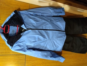 Vând geaca și pantaloni de ski pentru copii