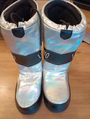 Cizme I love Moschino apres-schi cu logo si aspect holografic, Argintiu, 39-40