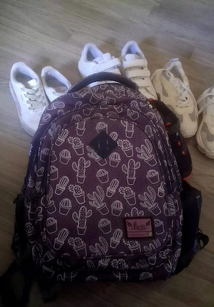Adidasi si rucsac