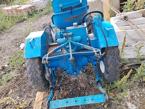vand tractoraș 