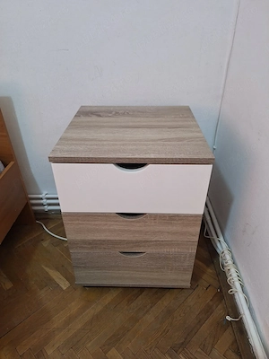 Noptieră cu 3 sertare 