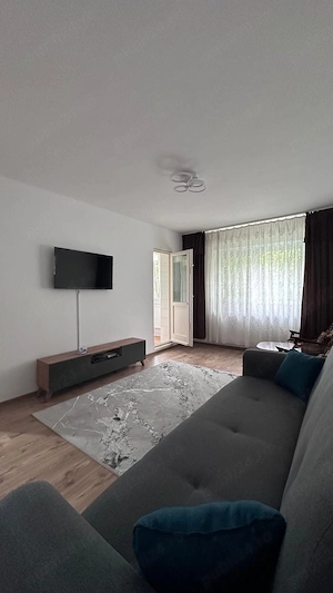 Inchiriez apartament 2 camere, decomandat, Micro 17 - Galați