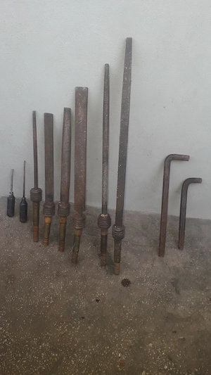 Vând 8 pile si 2 imbusuri