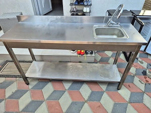 Mese inox dintre care una cu ghiuveta 