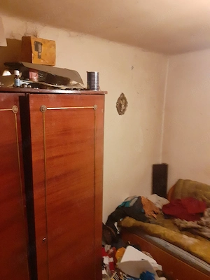 vând casa la curte Rahova MUNȚII CARPAȚI 