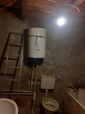 vând casa la curte Rahova MUNȚII CARPAȚI  - imagine 5
